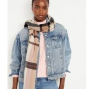 Old Navy Classic Plaid Scarf in Beige and Black